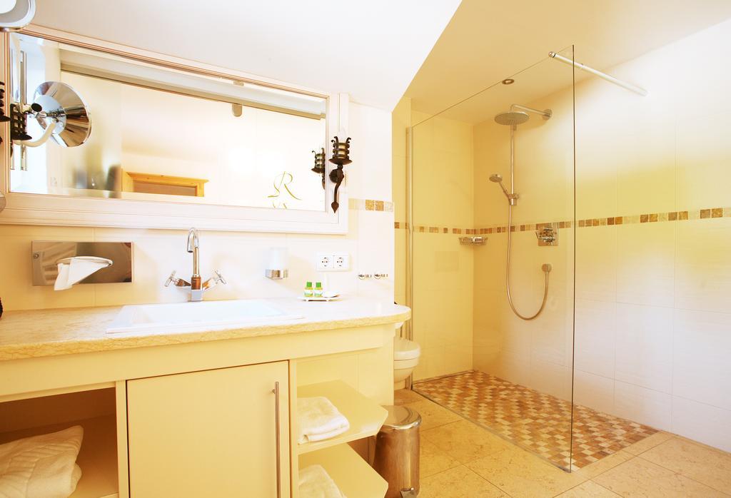 Rosis Sonnbergstuben Hotel Kitzbuhel Room photo